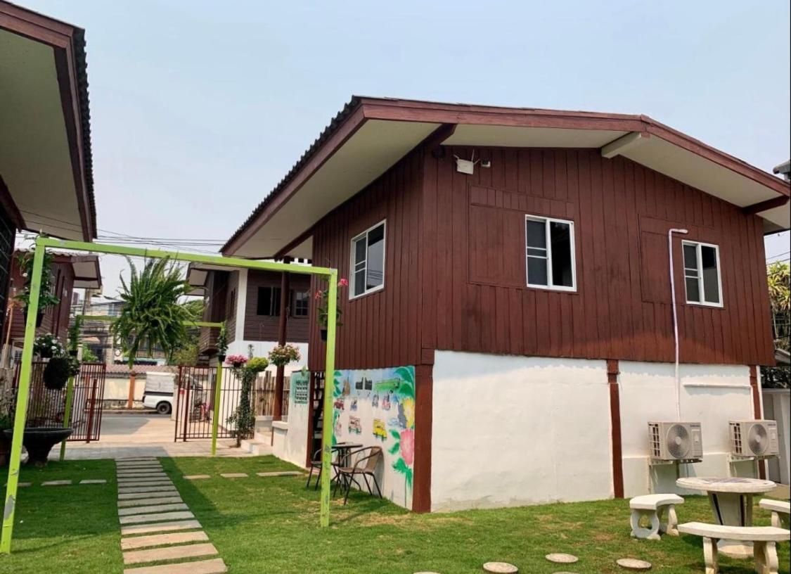 Wooden Hostel Chiang Mai Exterior foto
